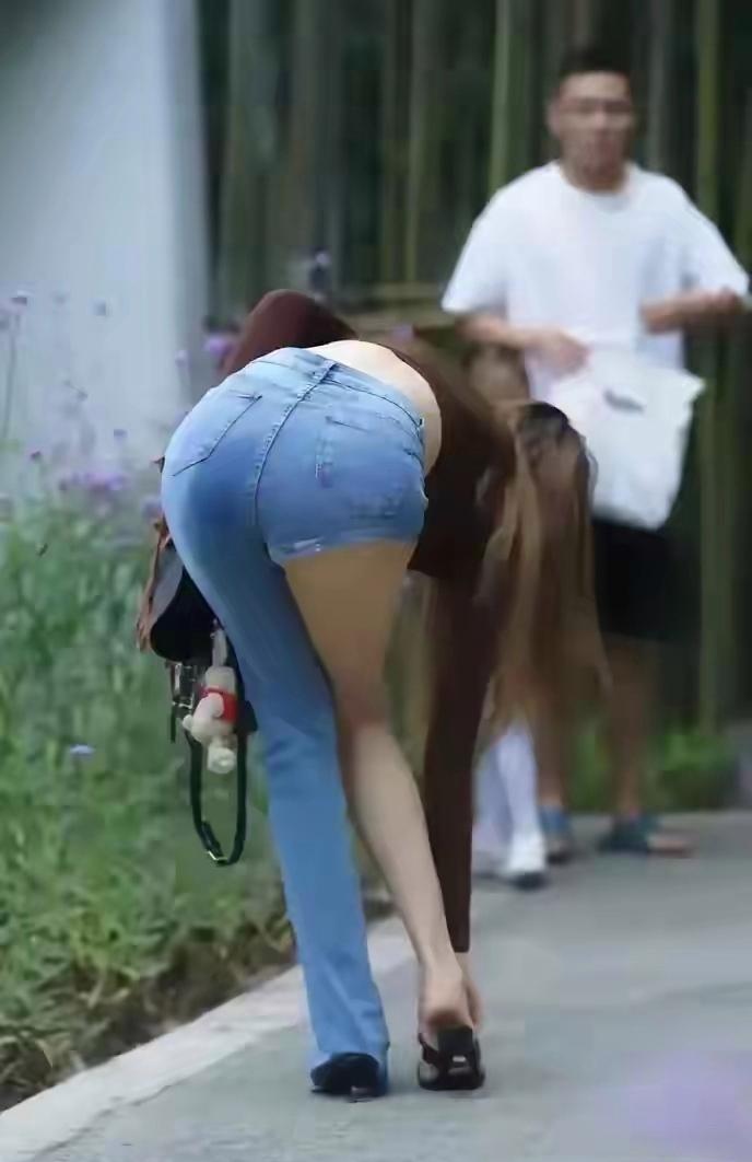 美女形象重塑的背后——脱去所有裤子的探索
