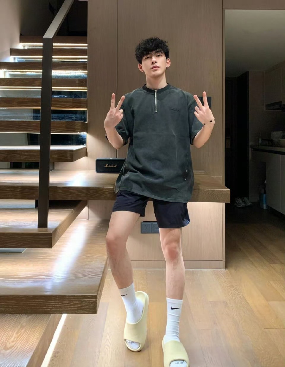 帅气体育生GARY的魅力与小蓝下载的便捷