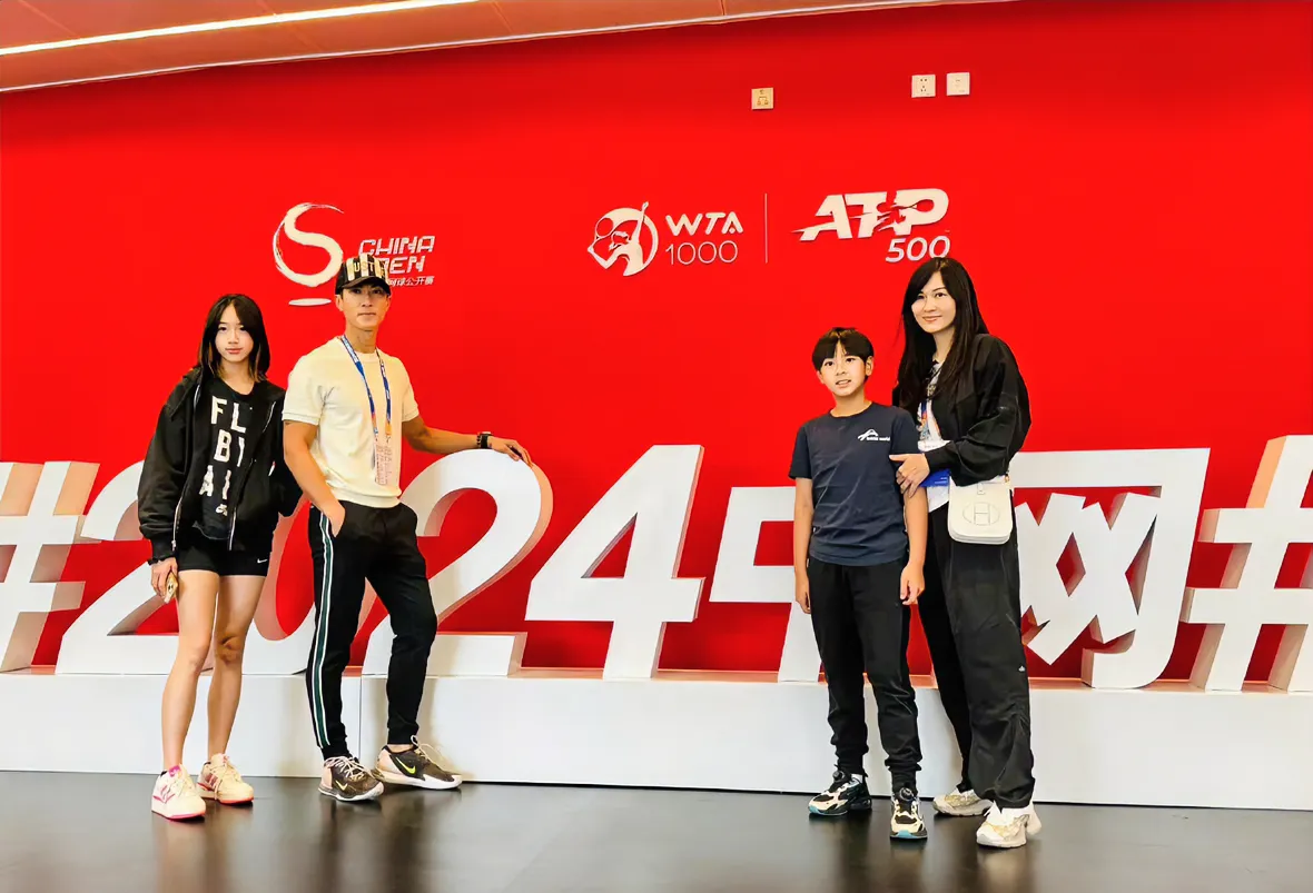 抱着8岁女儿让14岁的儿子睡家庭中的爱与责任——抱着8岁女儿与14岁儿子的成长故事