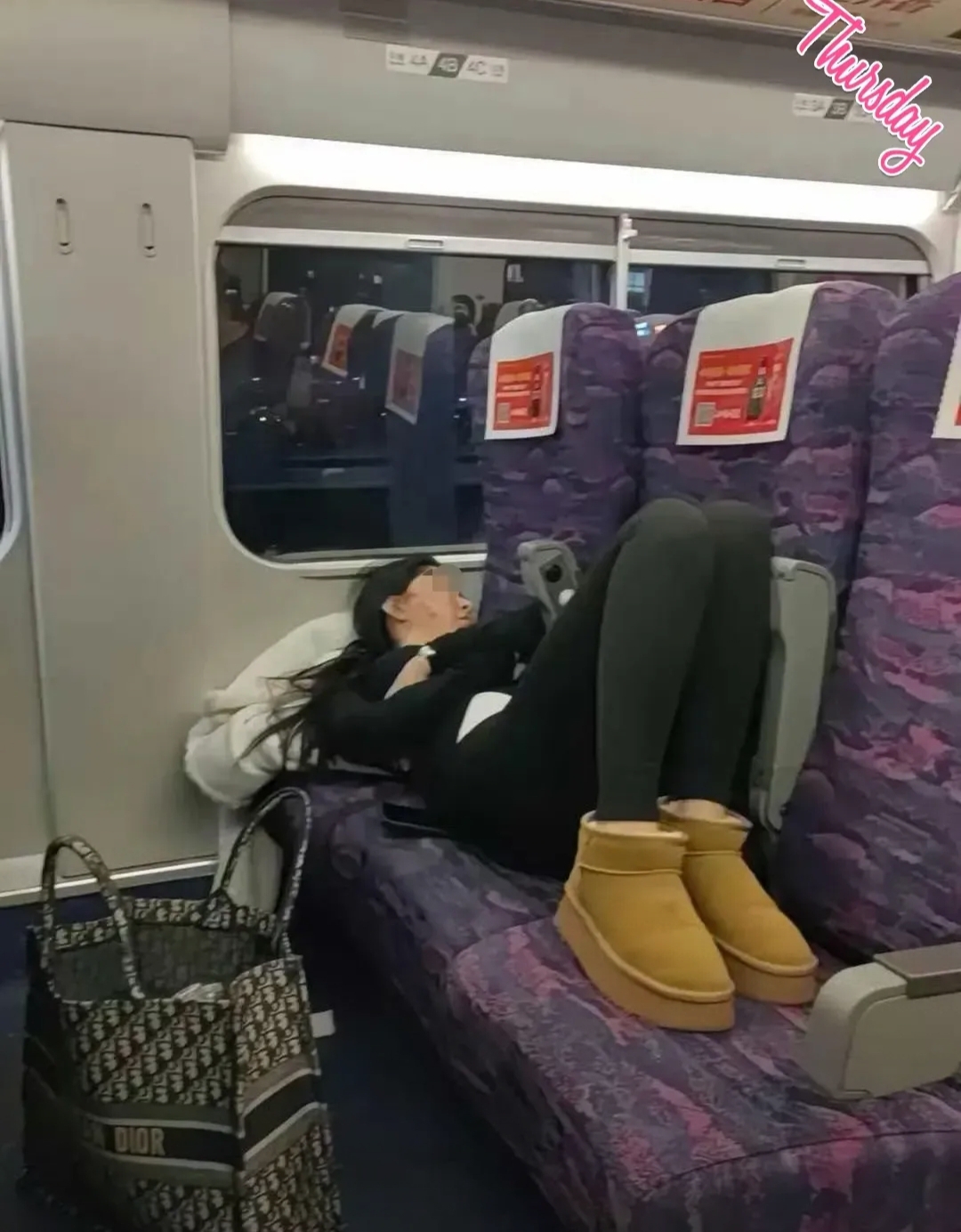 高铁上要了她很多次h高铁之旅的私密体验-第2张图片