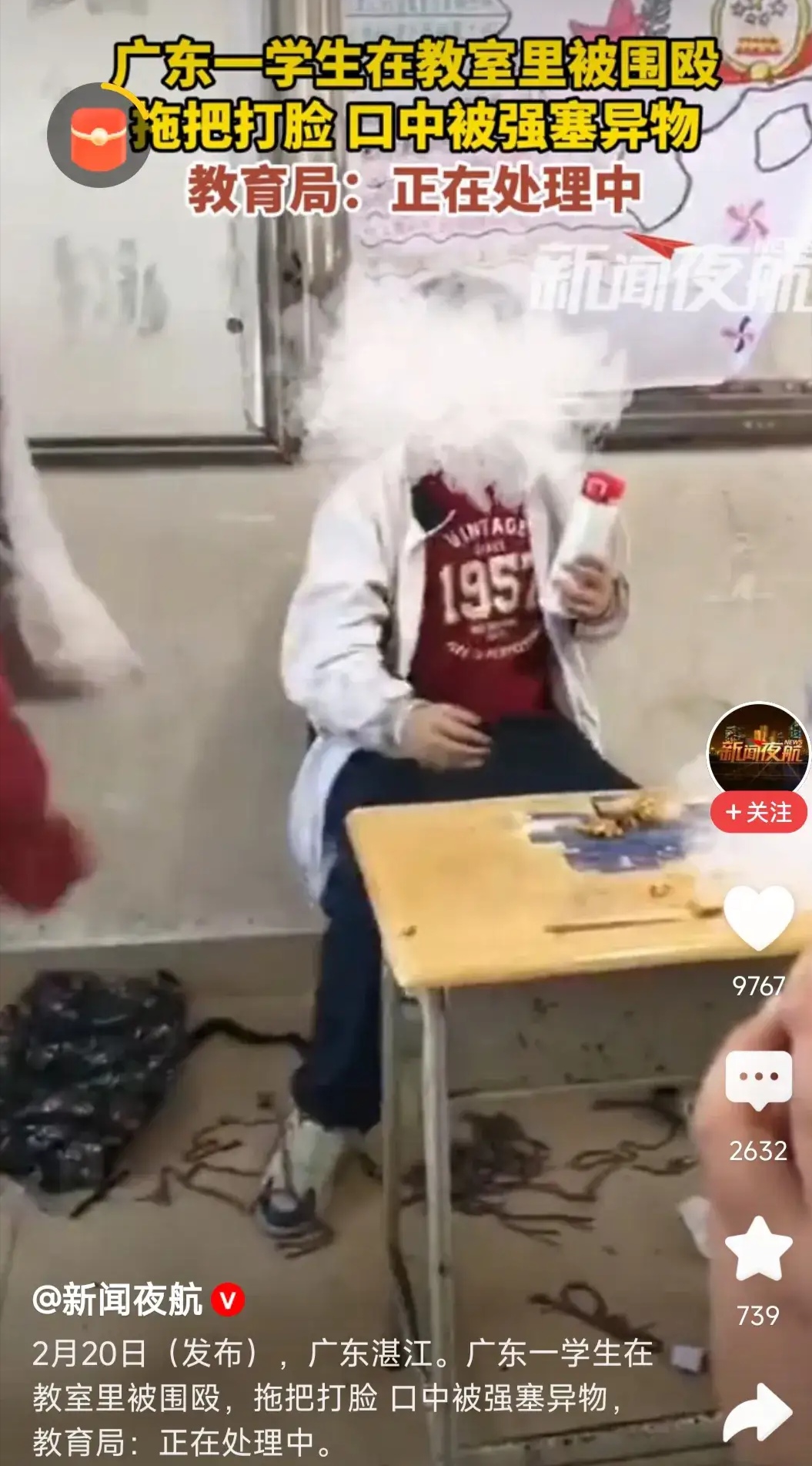 被压在教室桌子上抽插教室桌子下的秘密——一次不恰当的体验-第1张图片
