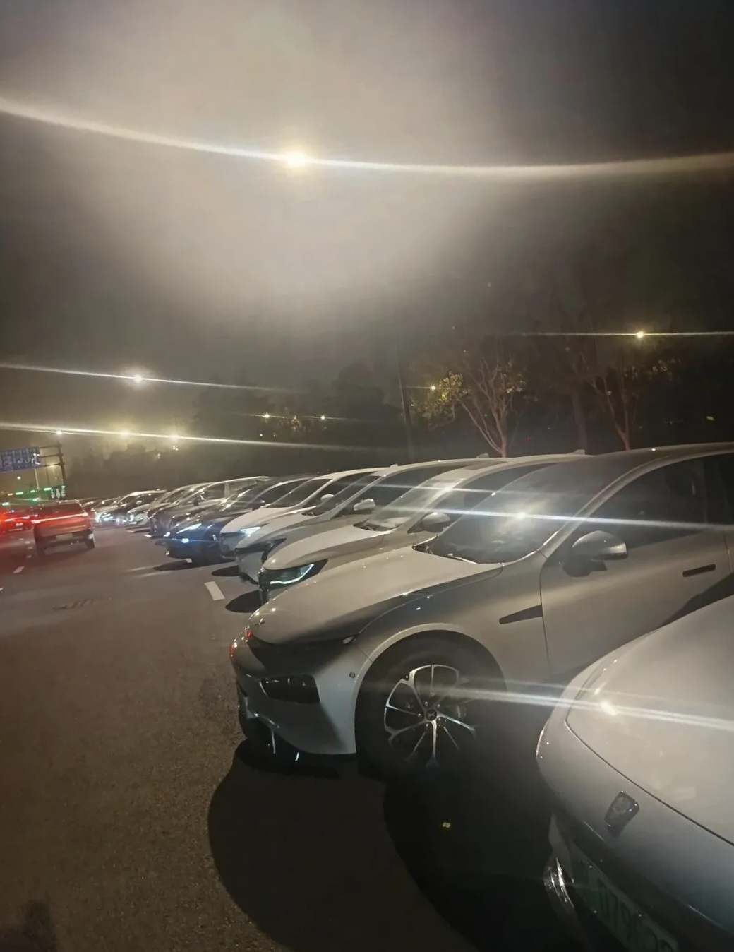 末班车上传递微热的夜晚-第2张图片