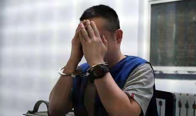 没带罩子让他C了一天公交车公交车上的意外体验-第2张图片