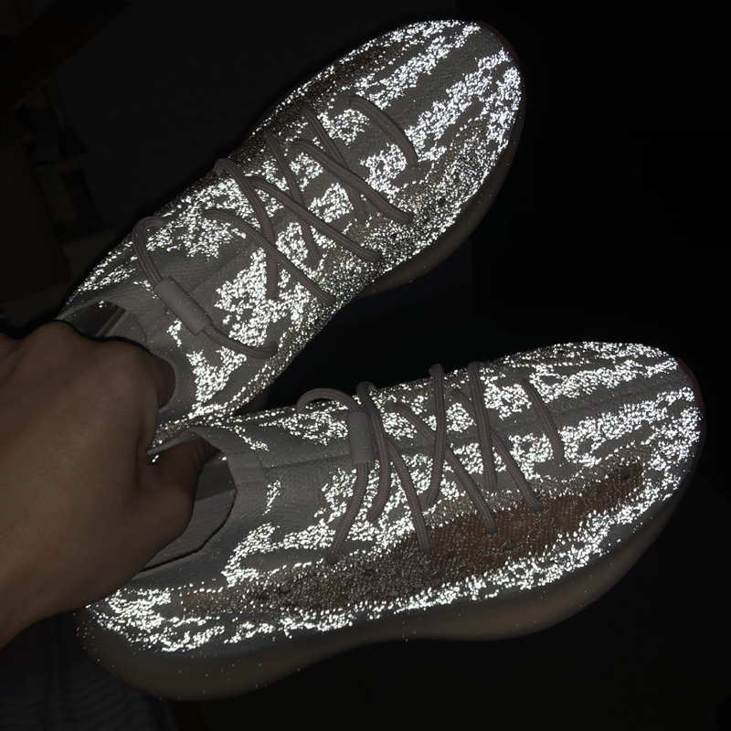 yeezy380水蜜桃官方网站探索Yeezy 380水蜜桃的独特魅力-第3张图片