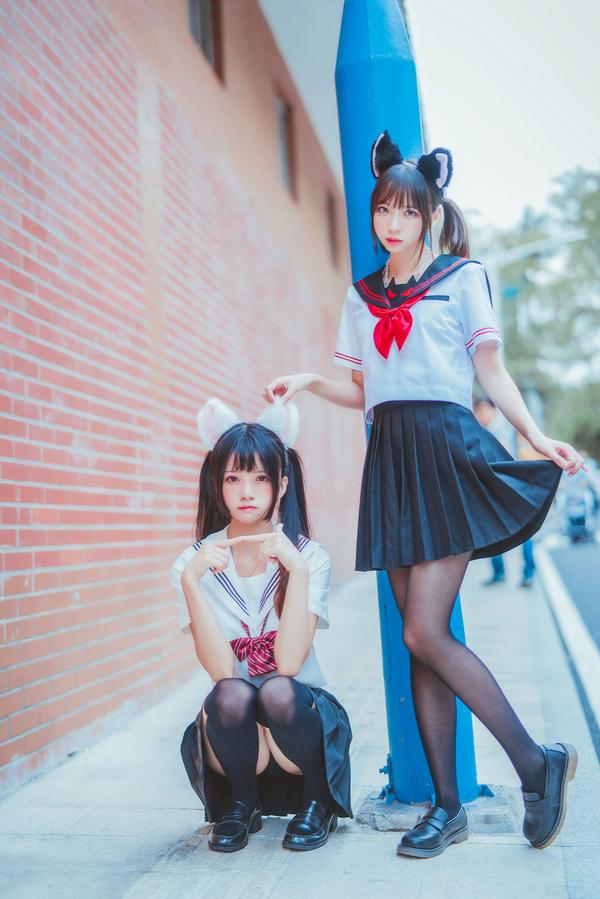 百合女女玩jk互摸互慰百合女玩JK制服下的互动体验