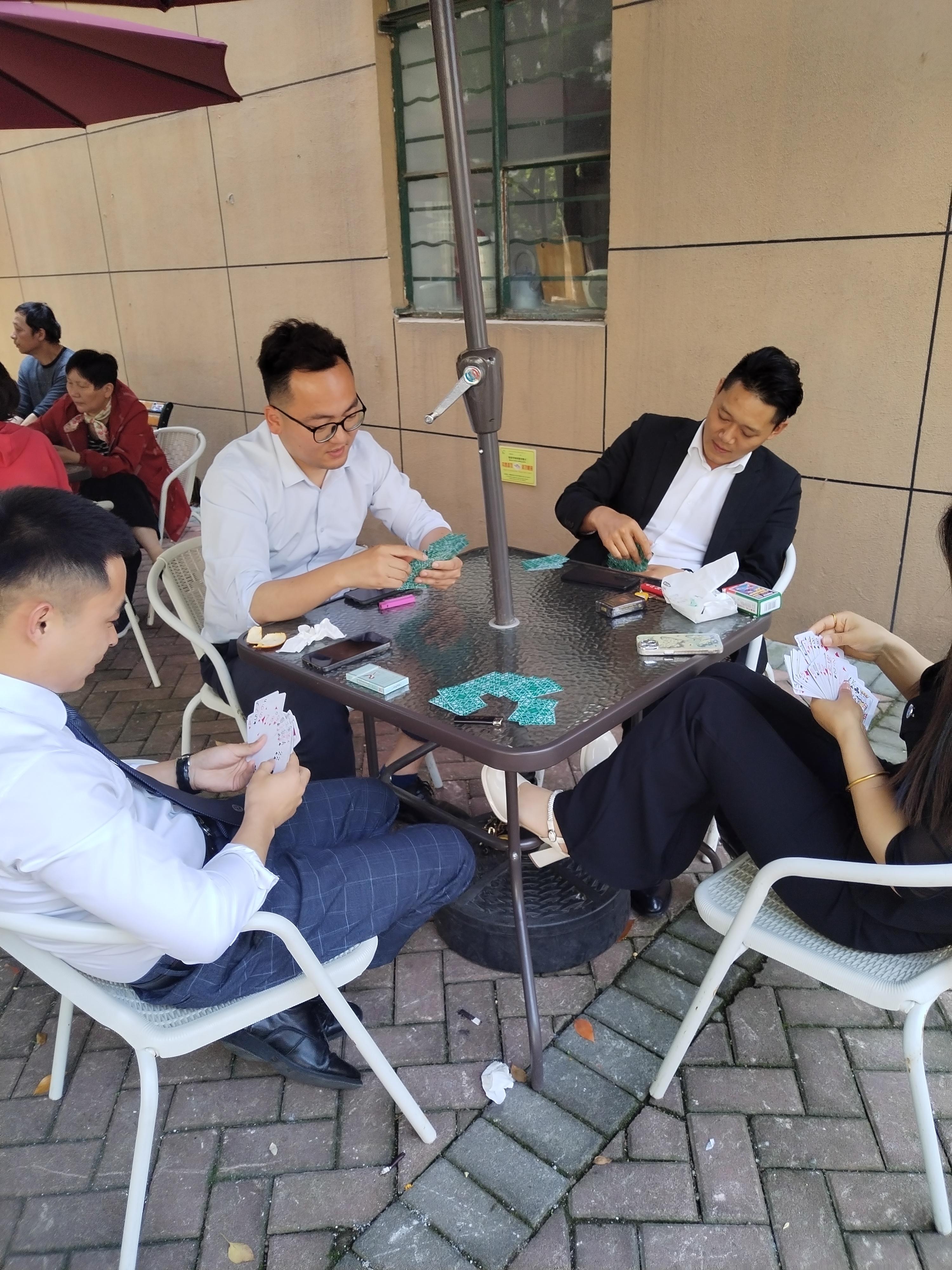 打扑克视频全程不盖被子打扑克打扑克视频，全程无遮挡的亲密互动-第2张图片