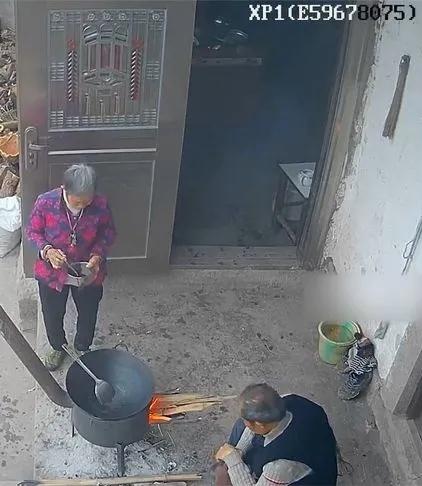 边做饭边被邻居的躁动视频所吸引-第3张图片