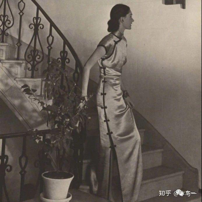 女人去掉所有服装小内无爱心女性自由与服装的界限，探讨女性在无爱心环境下的自我表达-第1张图片