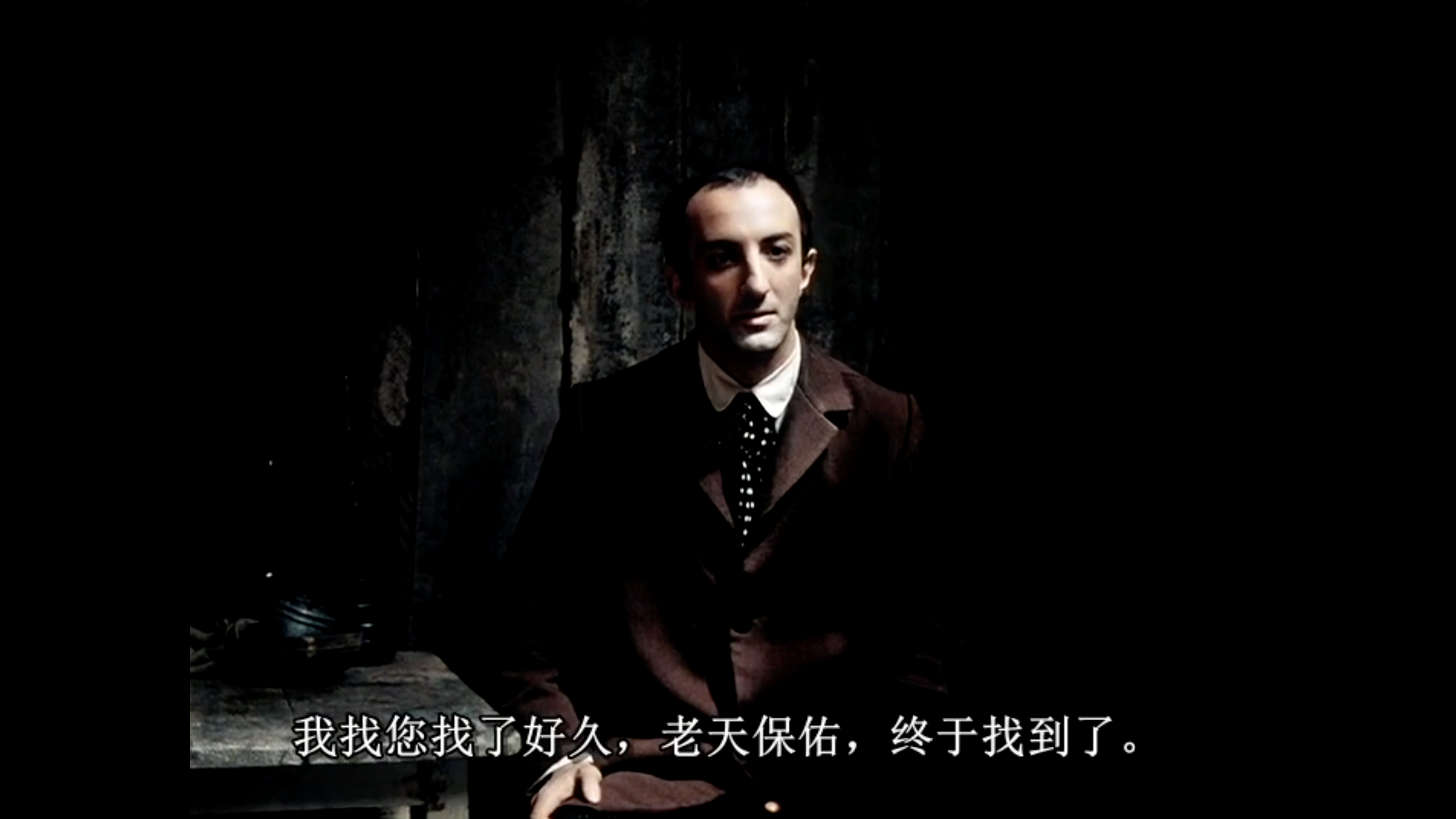 成年男性之间的互动与网络视频的界限