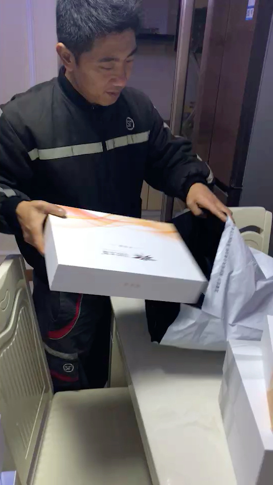 快递同性帅哥号码中国快递业发展与社会文化现象的探讨-第2张图片