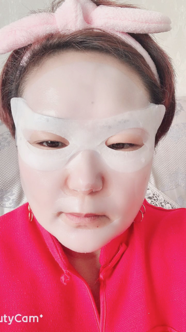 一面亲着一面膜胸口视频无遮掩一面亲着一面膜胸口，探索现代社交与个人表达的新方式-第3张图片