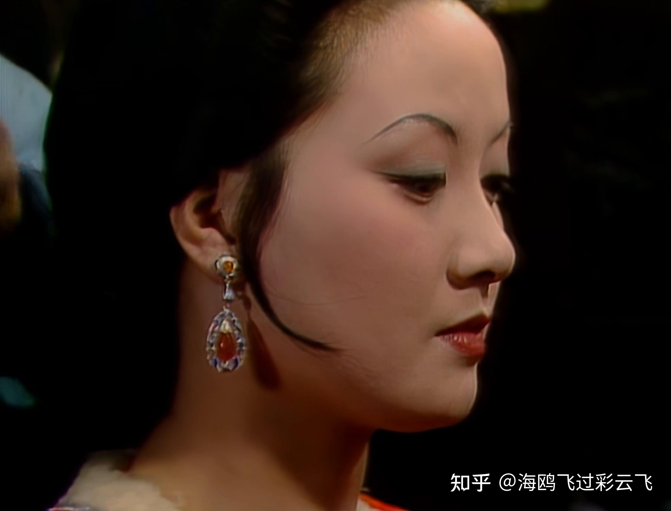 红楼春梦第六回王熙凤巧计假还愿,香车内终随平儿愿香车之梦，平儿愿终随-第3张图片