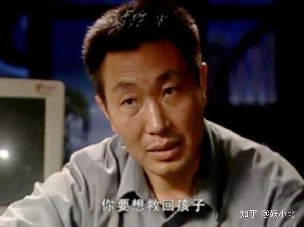 同桌的手探到我的衣服里知乎免费同桌的意外触碰——一次难忘的体验