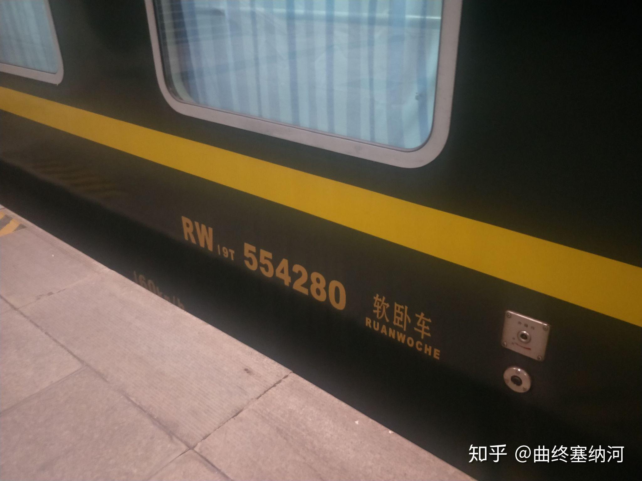 长途车卧铺最后一排公交车上的意外遭遇，我如何被困在座位上无法行走