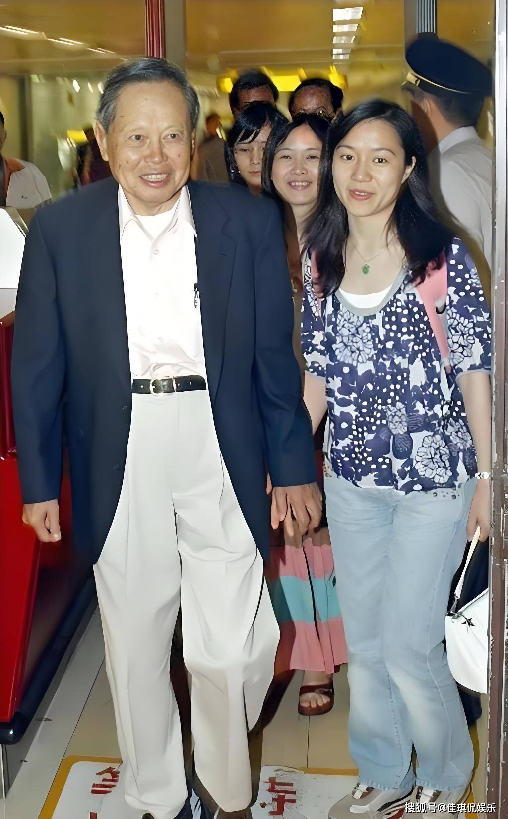 翁帆产下一子四岁翁帆喜得贵子，四岁萌娃降临人间