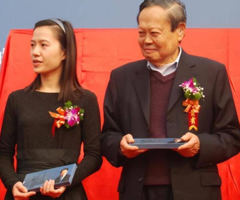 2019翁帆产下一子图片翁帆与杨振宁的幸福结晶，2019年喜获一子的珍贵瞬间