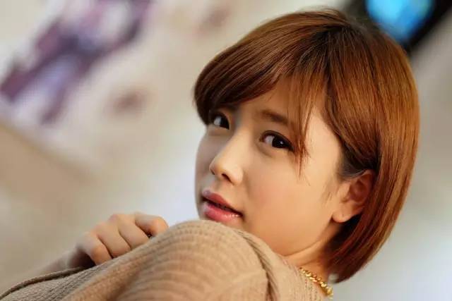 波多野结衣与三个女人的蕾丝边故事-第3张图片