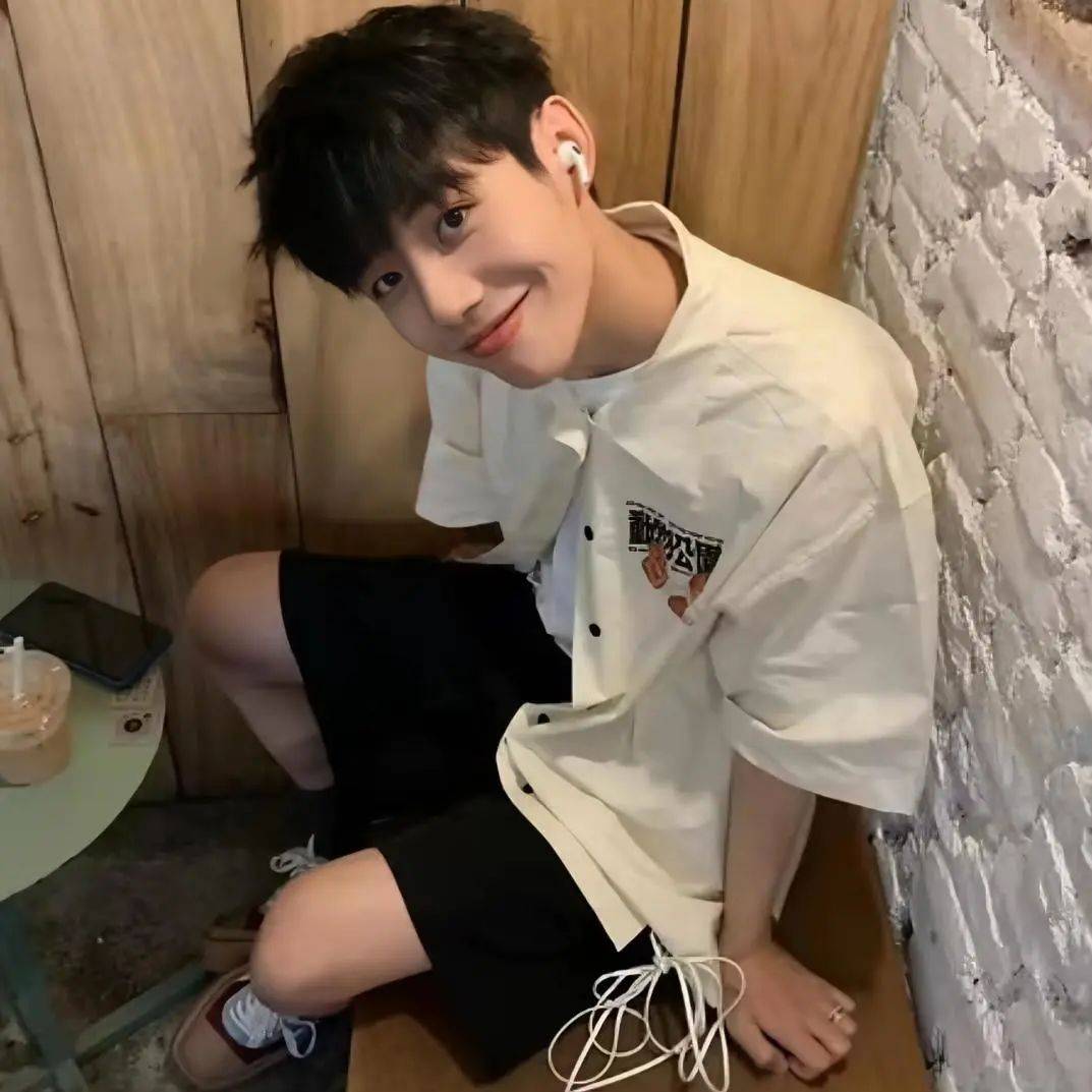 中国帅哥男男同志的独特魅力——BOY的成长与风采