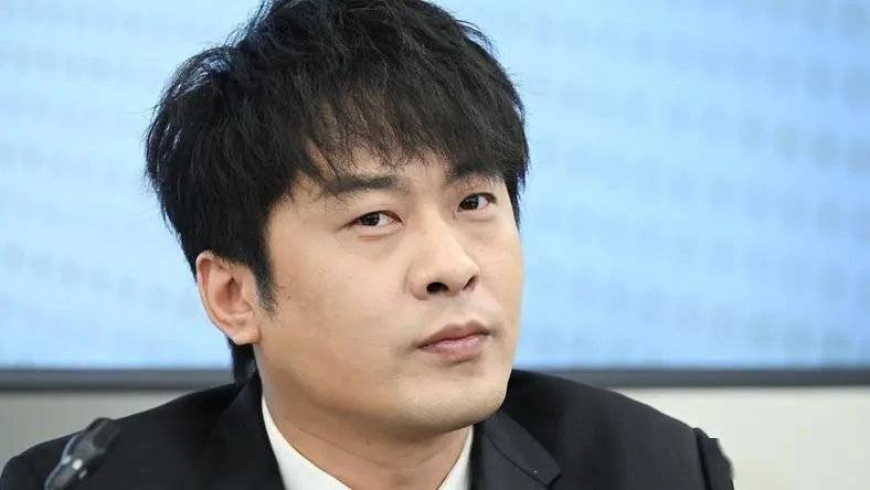 一个人免费视频在线播放免费视频在线播放，轻松体验，乐趣无边界