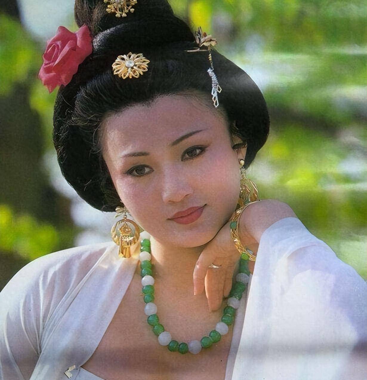 杨玉环泳装杨玉环的传奇之美，历史与误解的交织-第1张图片