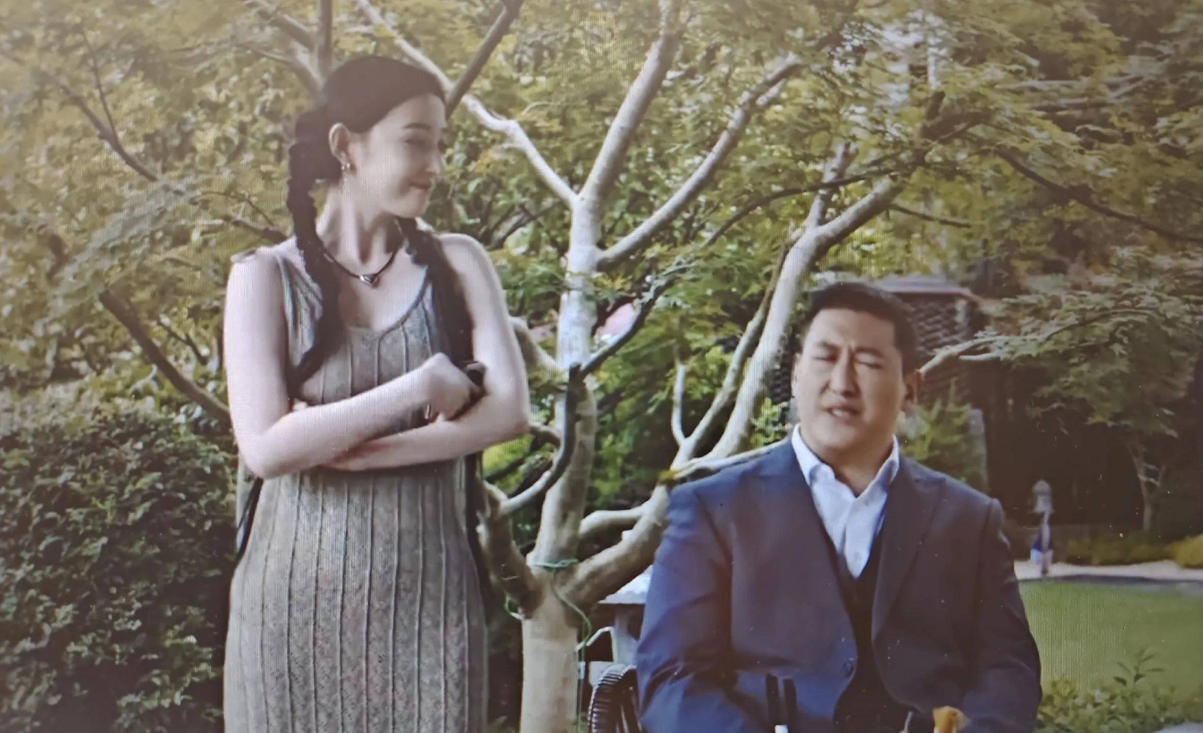 仨孩子的暴躁老妈视频大全两米高仨孩子的暴躁老妈，挑战与成长-第2张图片