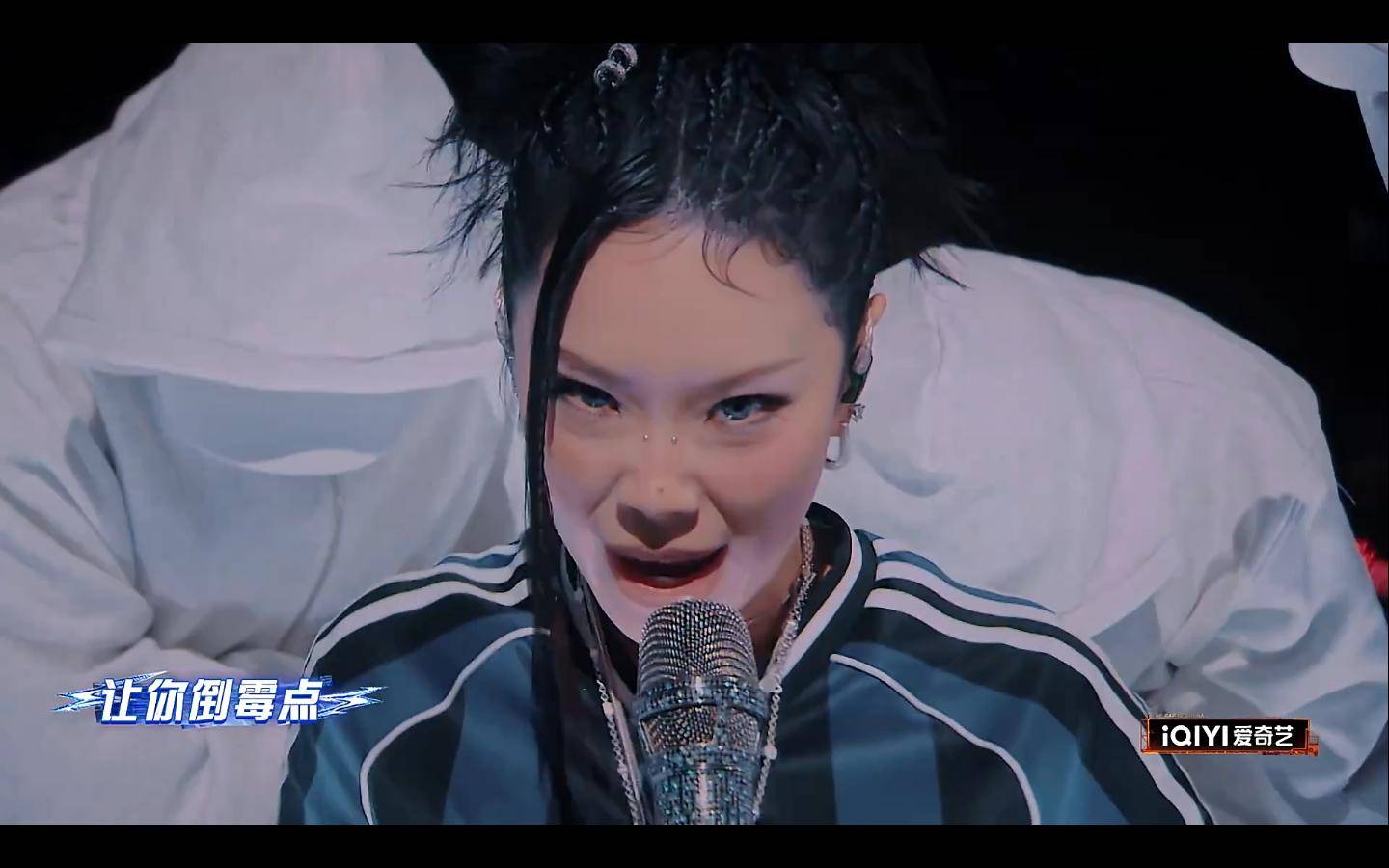 顶级RAPPER潮水 一区顶级RAPPER与潮水之韵——一区音乐文化新篇章-第3张图片