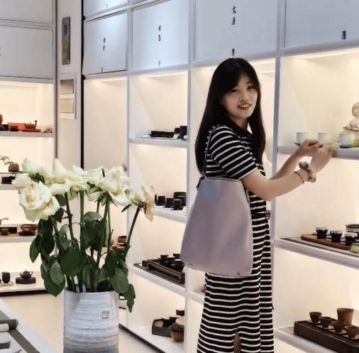 婉莹满足了十几个农民工视频婉莹与农民工的暖心视频交流-第2张图片