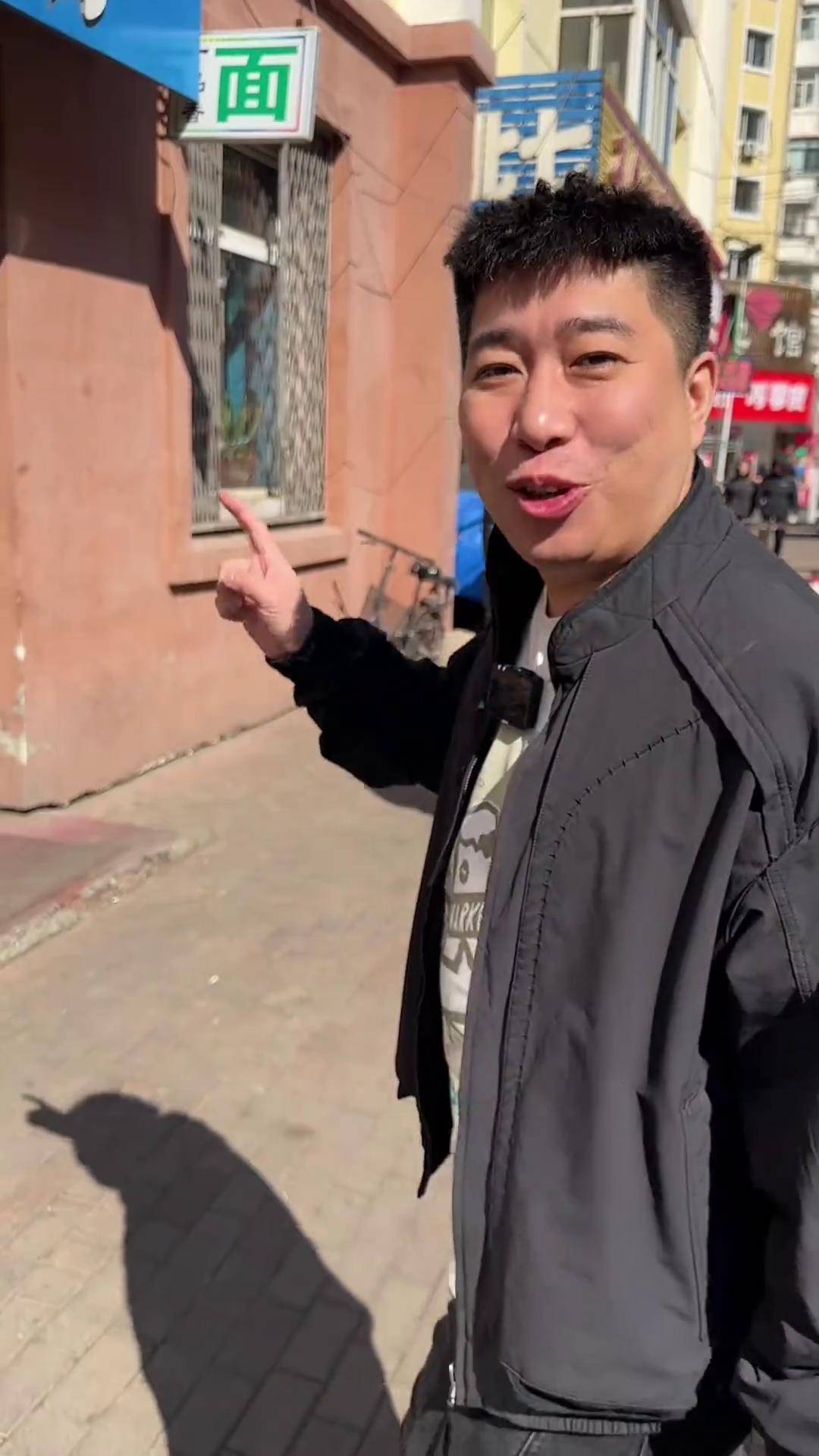 东北老妇少夫离婚了吗东北熟妇的日常生活——出租屋的烟火气息-第2张图片