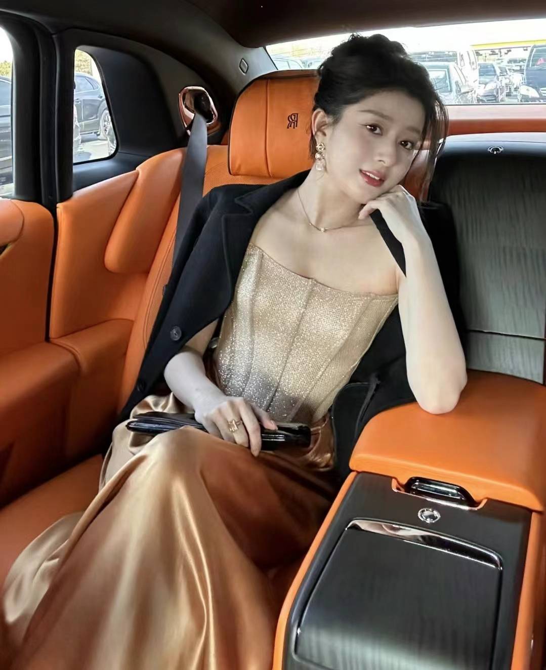 中国女性裸体与体毛特征探讨-第1张图片