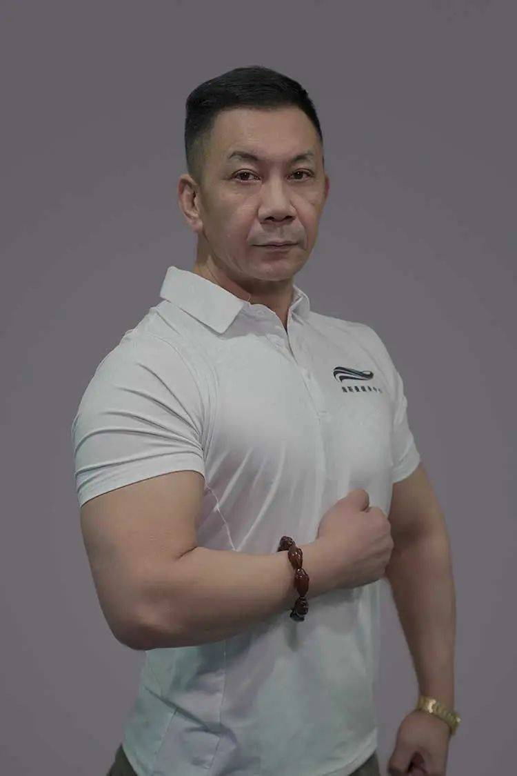 健身教练的44话教学时间，两人共筑健康之路