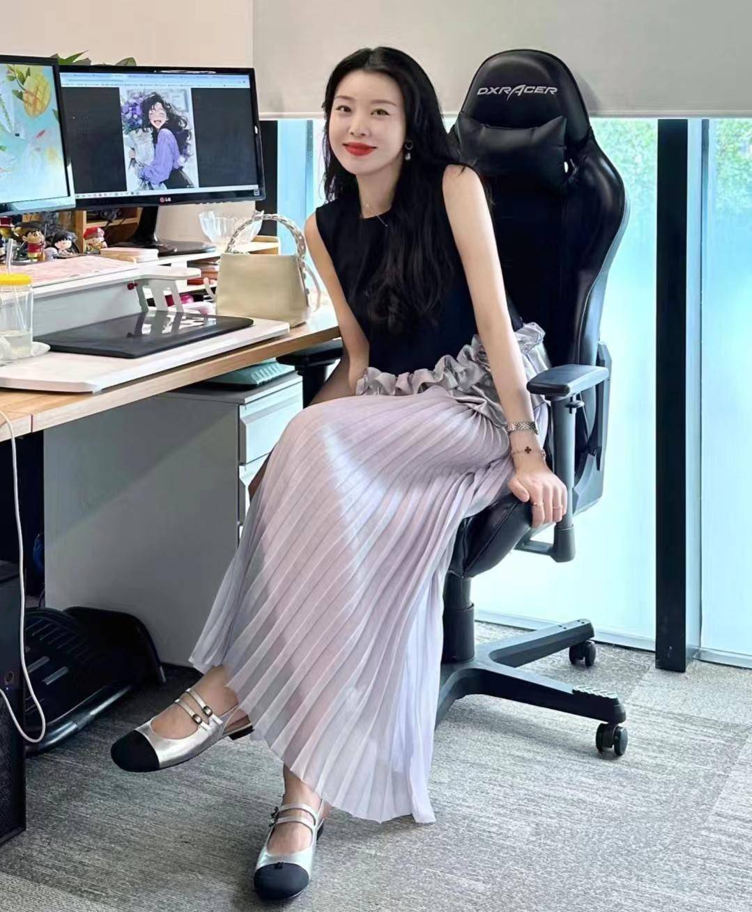 JEALOUSVUE成熟40岁动漫版JEALOUSVUE下的成熟魅力——40岁动漫版-第2张图片