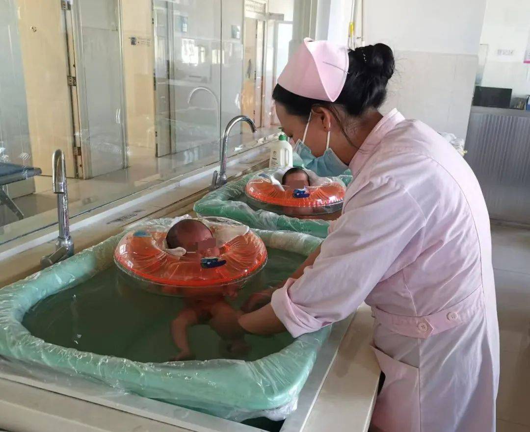 宝宝自主运动，鼓励宝宝自己坐下来运动一下-第2张图片