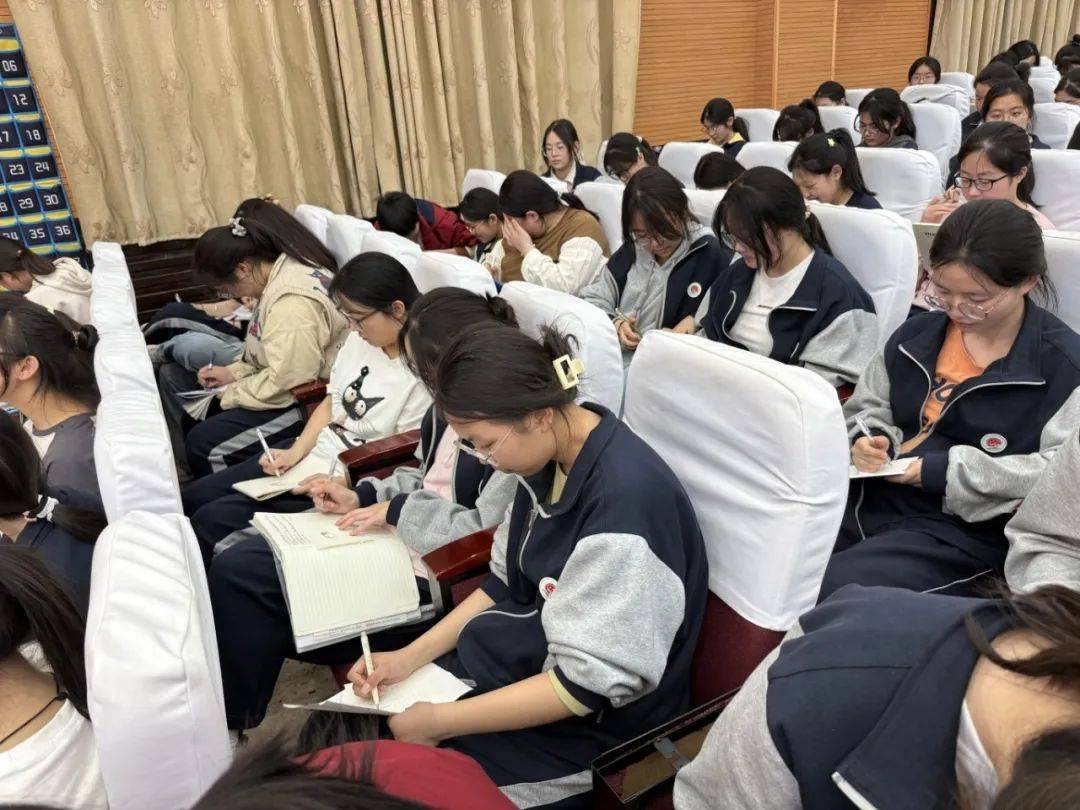 女生被干女生在成长中面临的挑战与自我成长