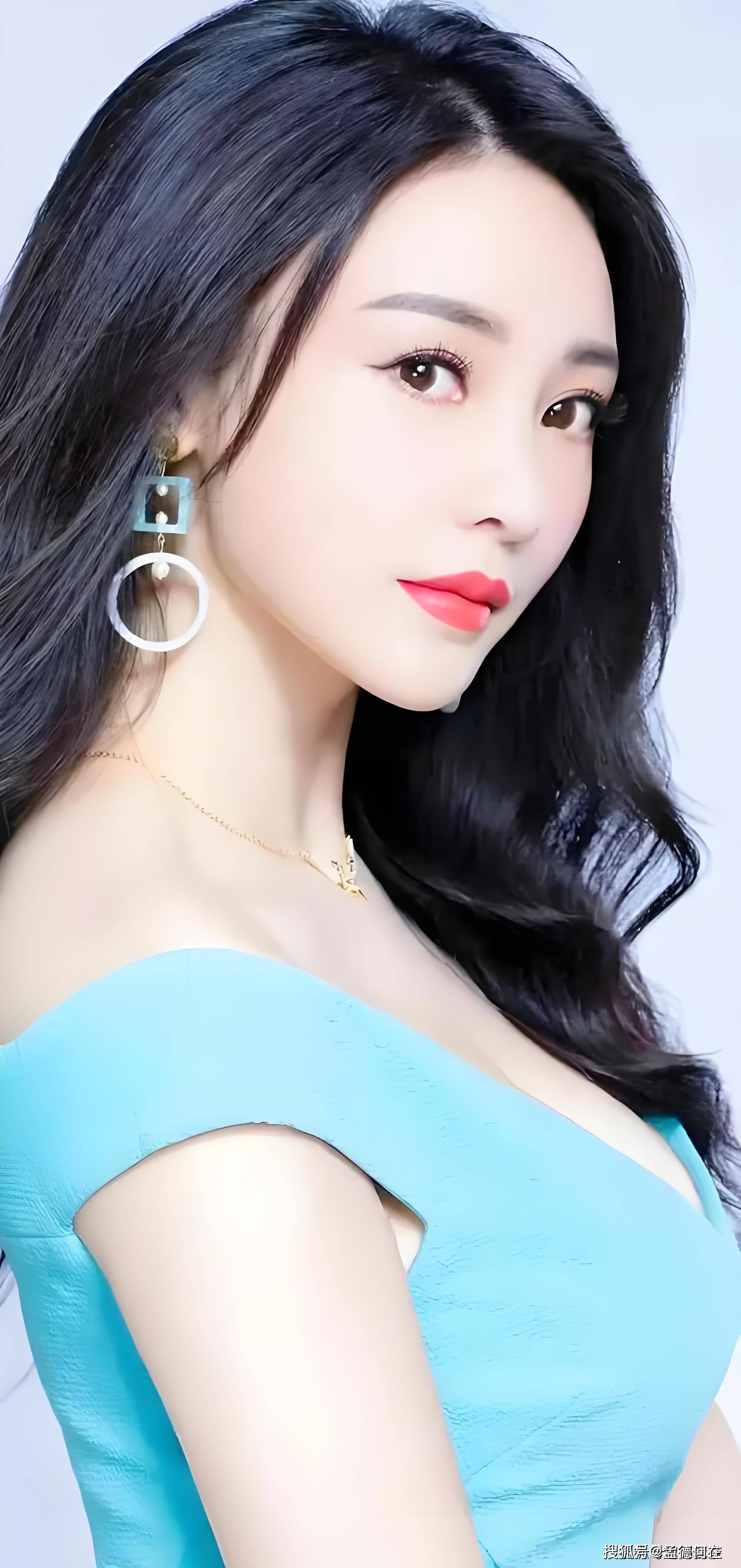 青娱乐美女——美丽与才华的完美结合-第1张图片