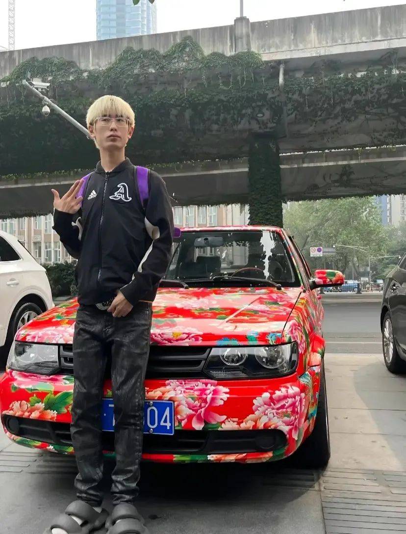 pgone承认搞过6次小说PG One公开承认曾有六次经历，真实与反思