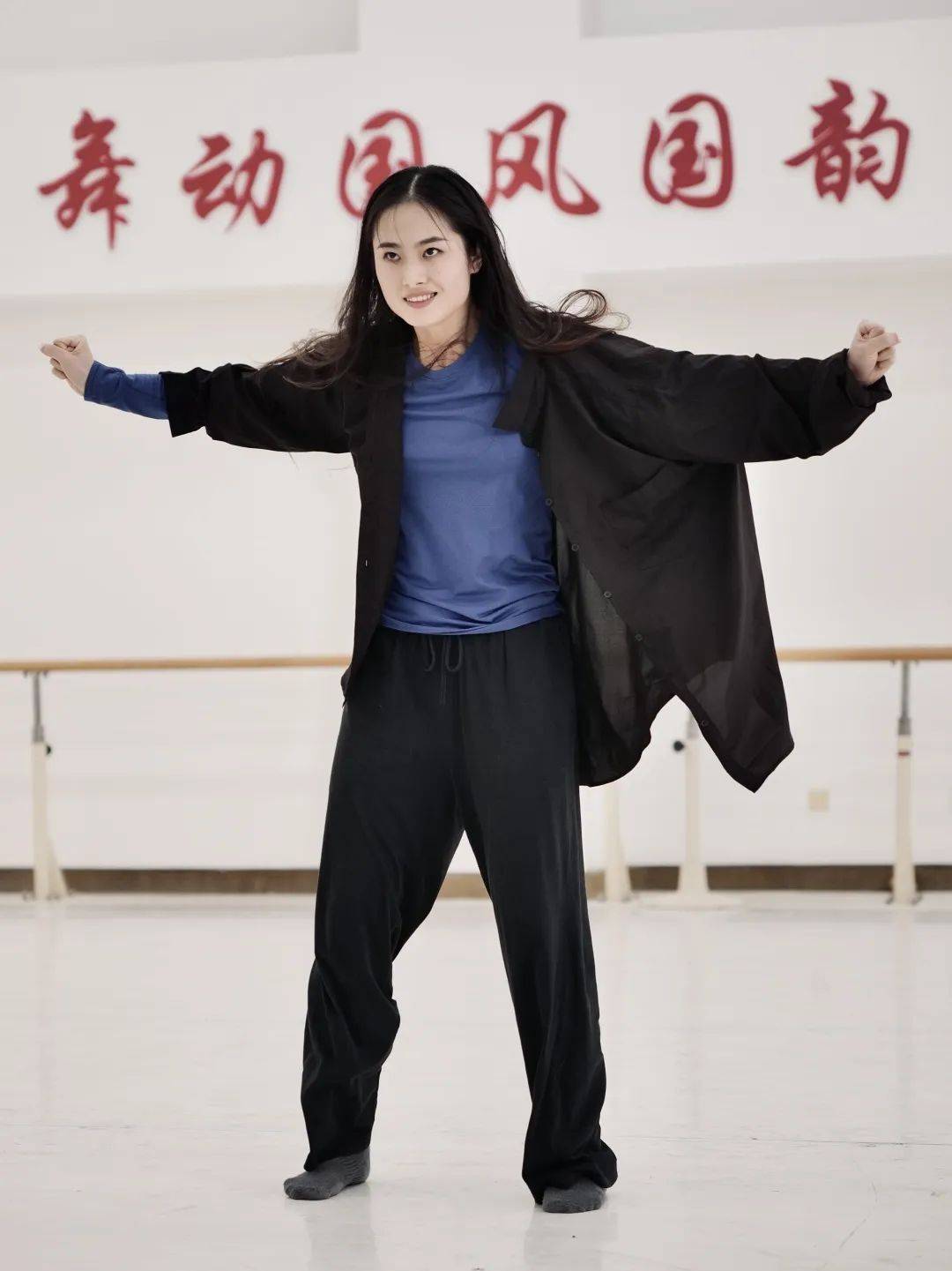 人大胆子女艺人术147人，艺术之路上大胆子女的独特风采-第2张图片