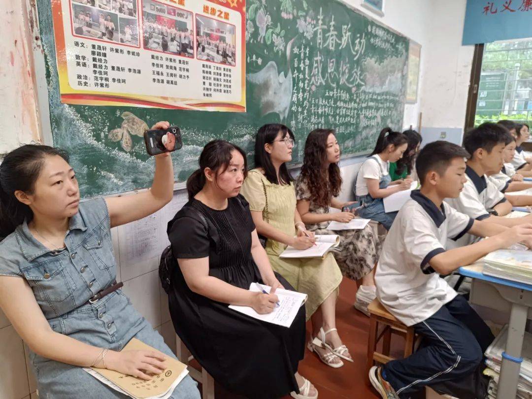 课堂上的特殊互动，一边上课一边被老师揉