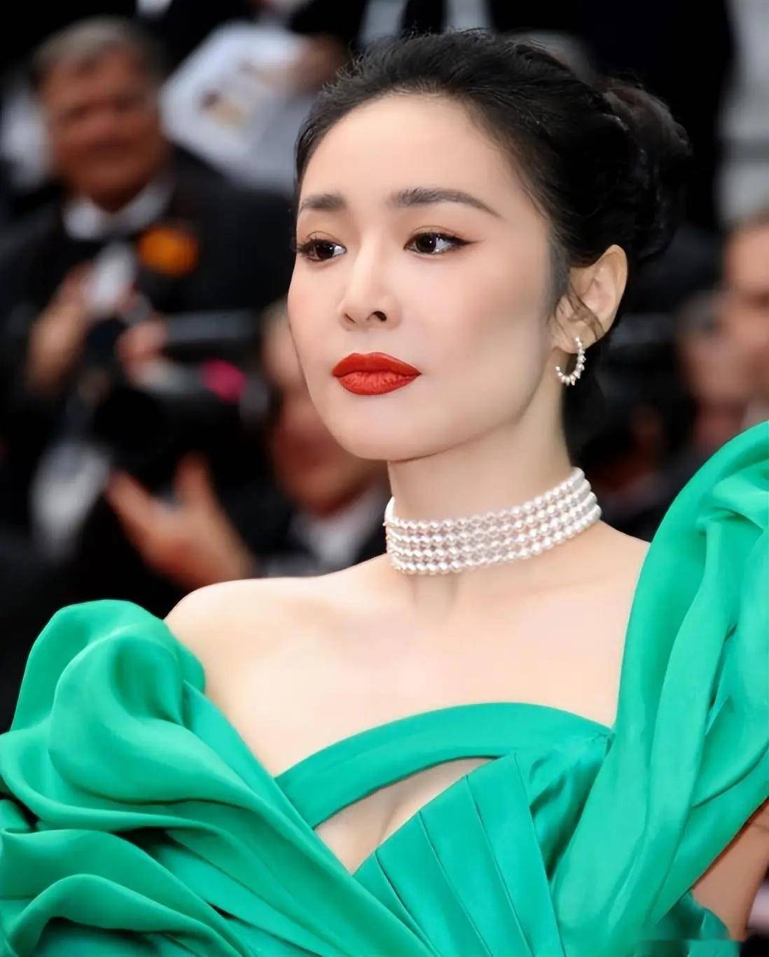 探索吉泽明步的人体艺术之美