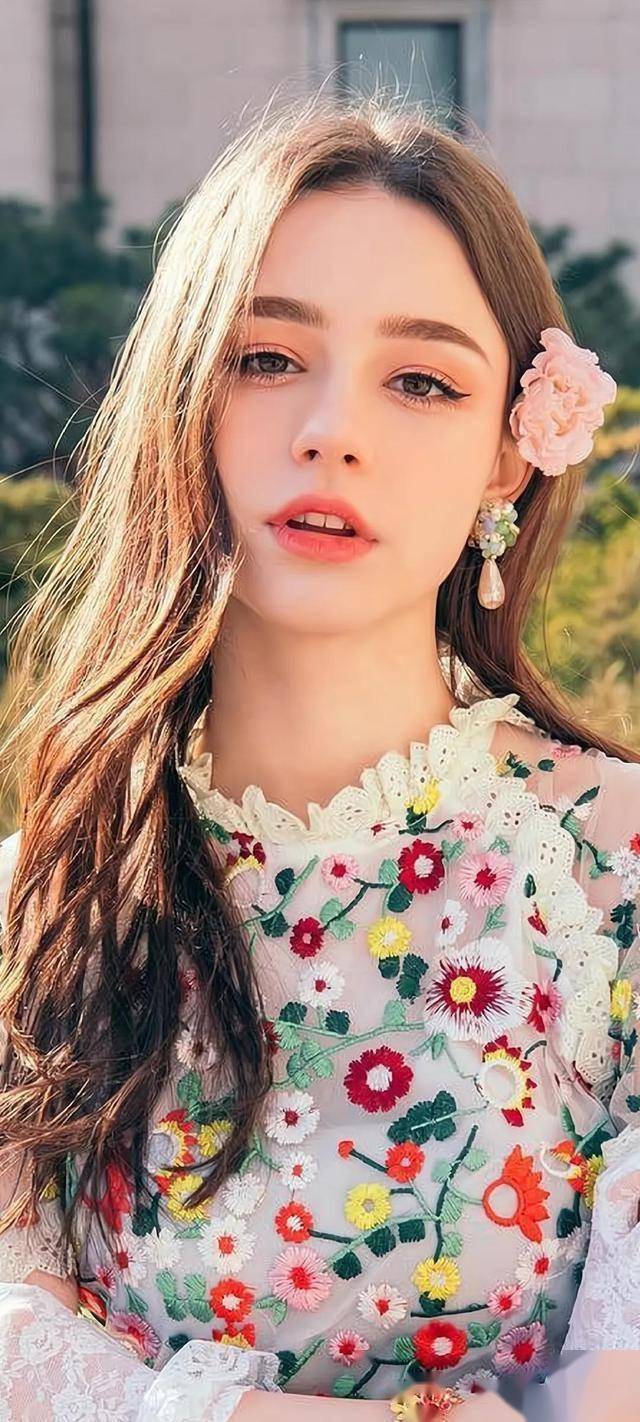 志村玲子图片志村玲子图片，美丽与才华的完美结合-第1张图片
