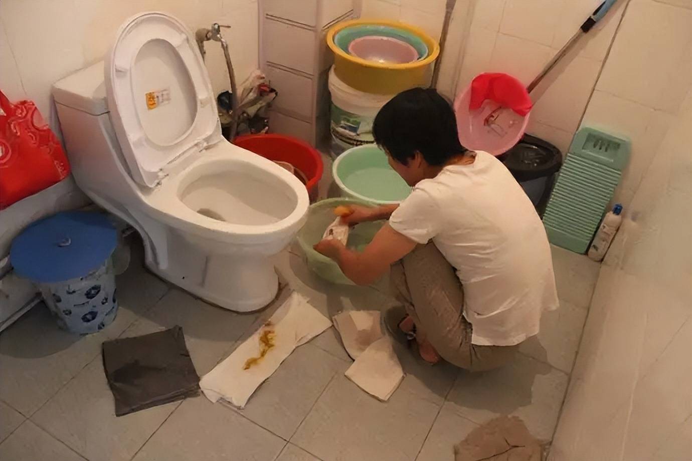 盘点那些女主角尿裤子女虐女现象，令人痛心的厕所之耻