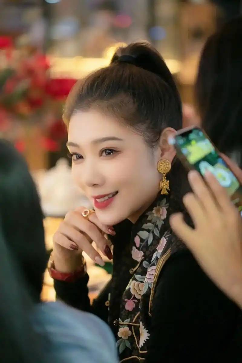 色不迷人人自迷顾西爵色不迷人人自迷——顾西爵的魅力世界