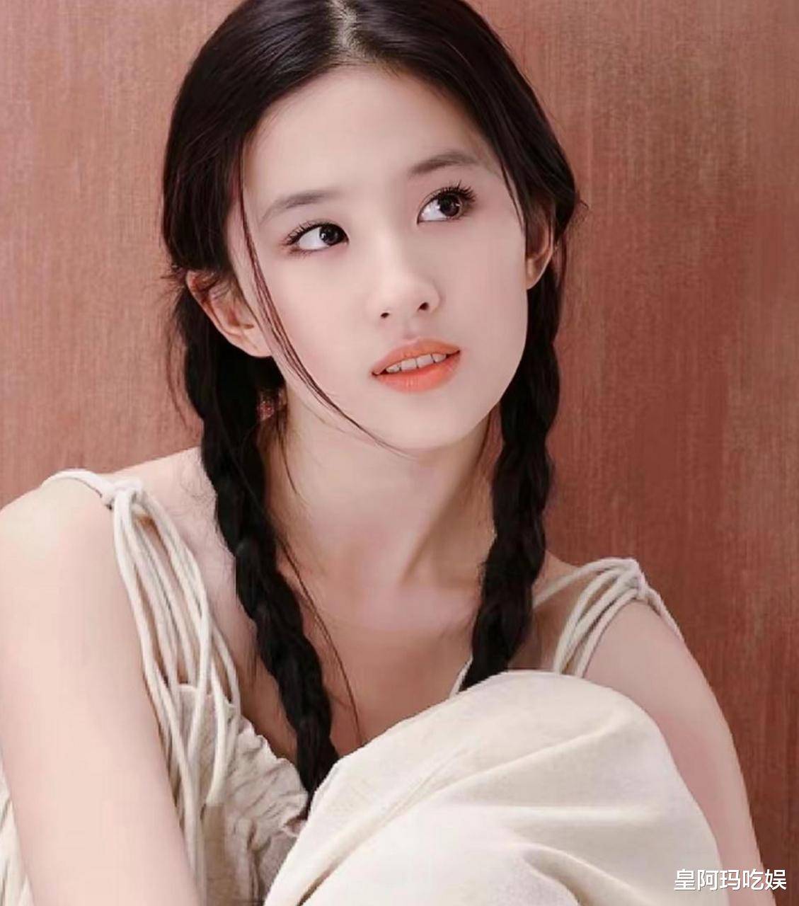 张柏芝油画图片张柏芝油画，艺术之美与明星魅力的碰撞-第1张图片