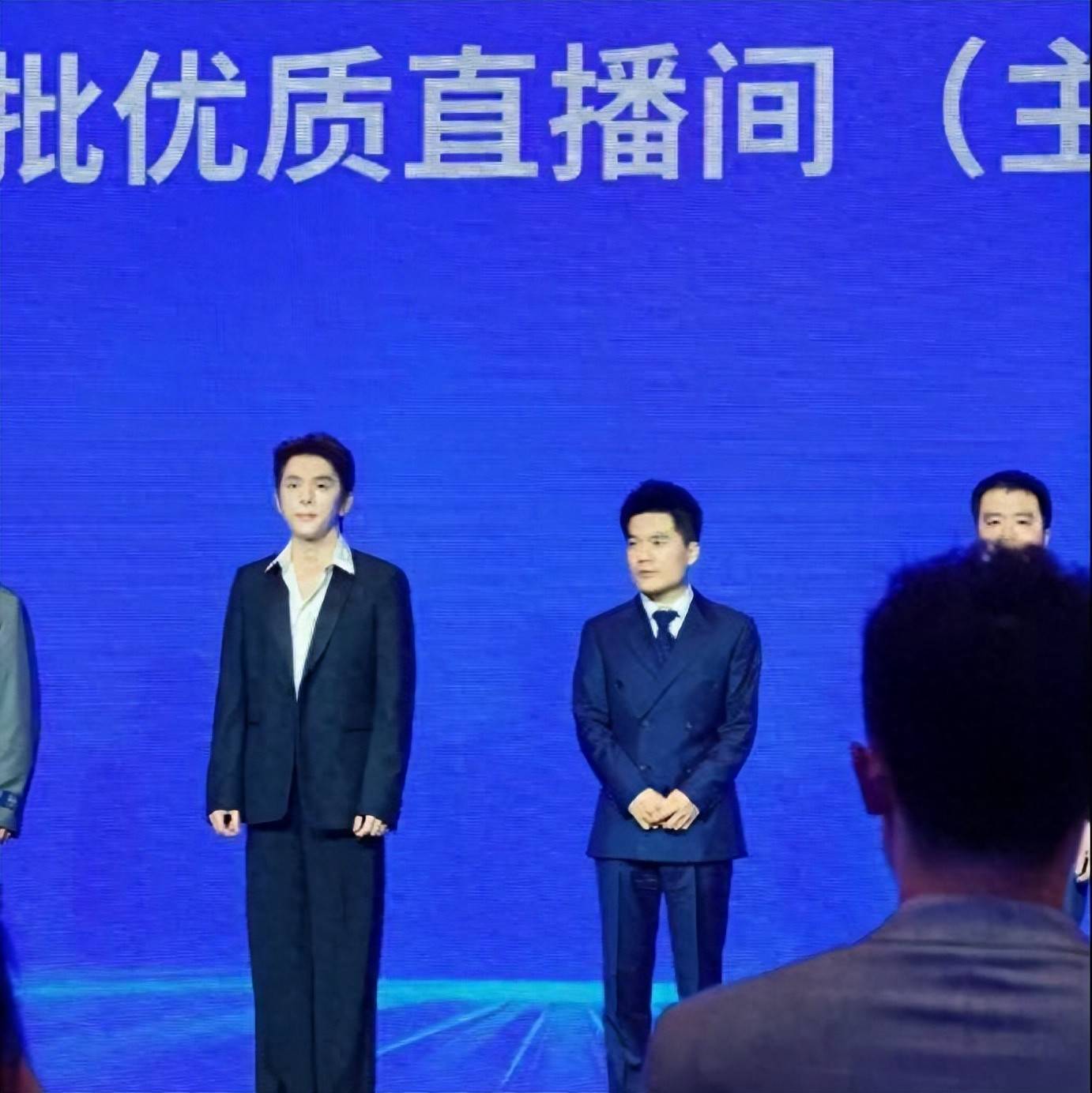 李佳琦说了什么名言李佳琦的言辞魅力，解读其话语背后的影响力-第1张图片