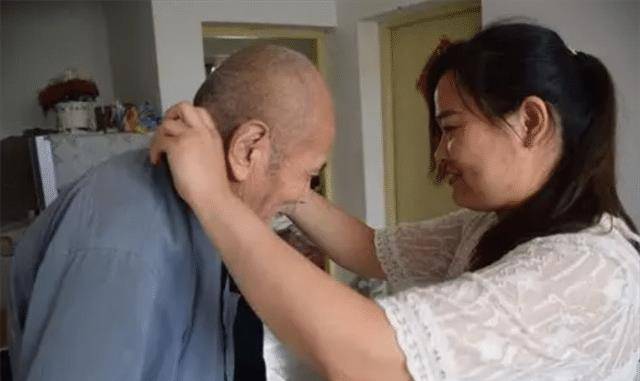 女主和养父又和养兄在一起了姓陆的古言陆家再续亲情，女主、养父与养兄的温暖重逢-第1张图片