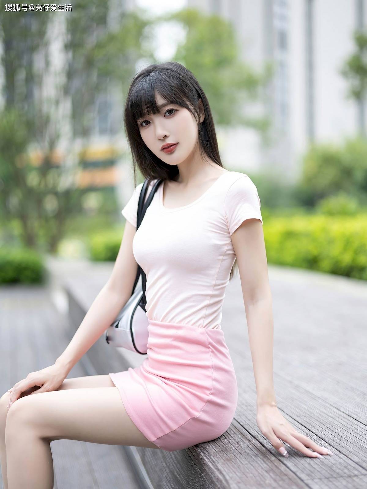 齐逼小短裙的时尚魅力-第1张图片