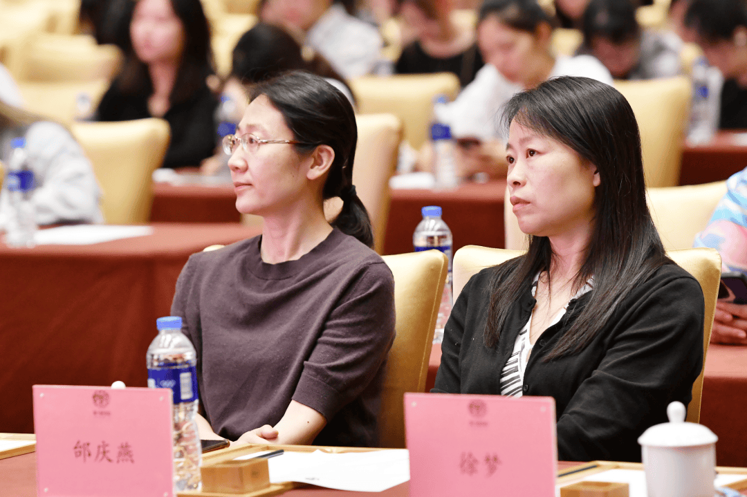 男人与女人共同探索的互动世界——非付费视频交流探讨-第1张图片