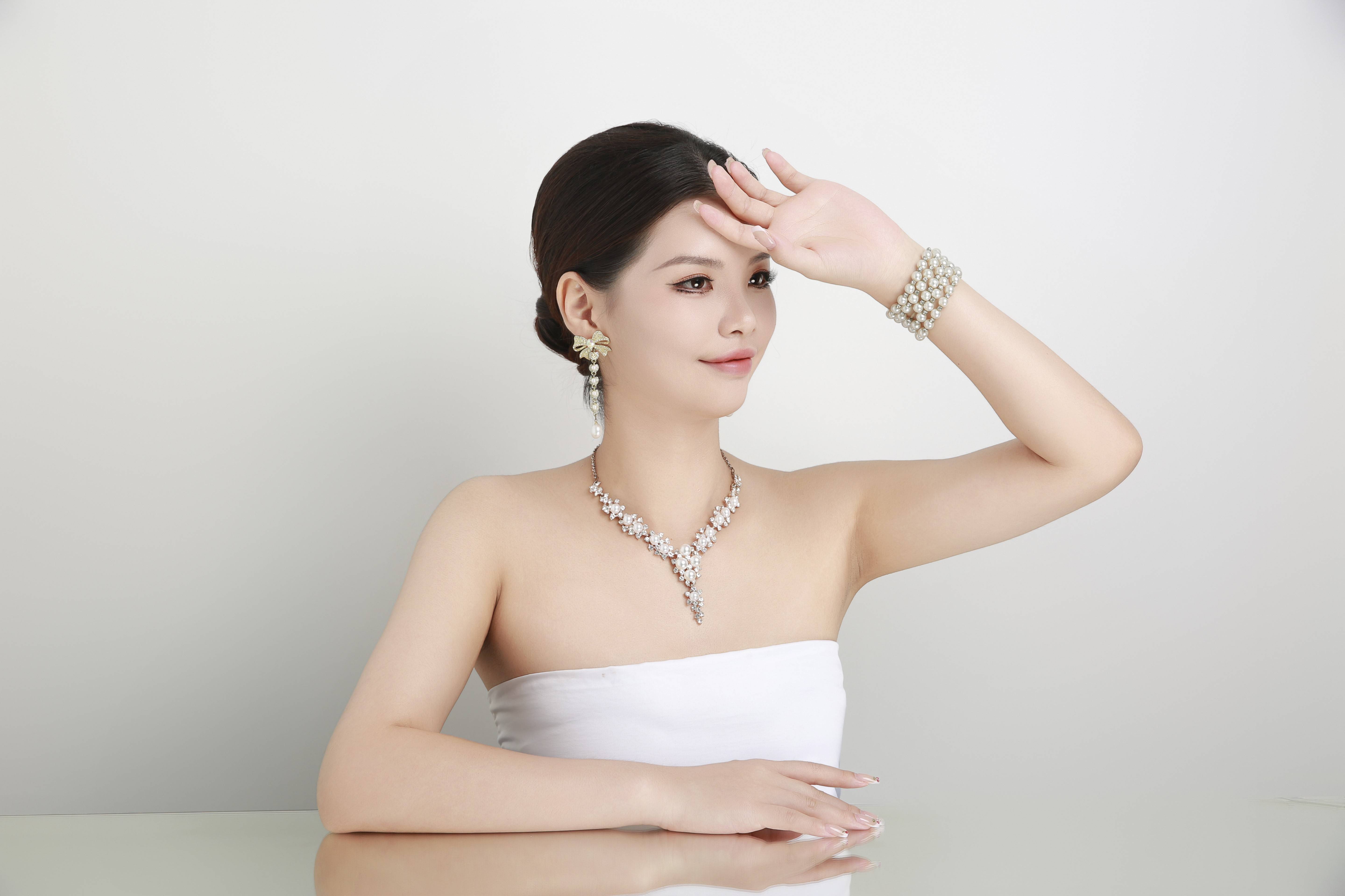 探索真实之美——中国老女人的魅力与风采-第3张图片