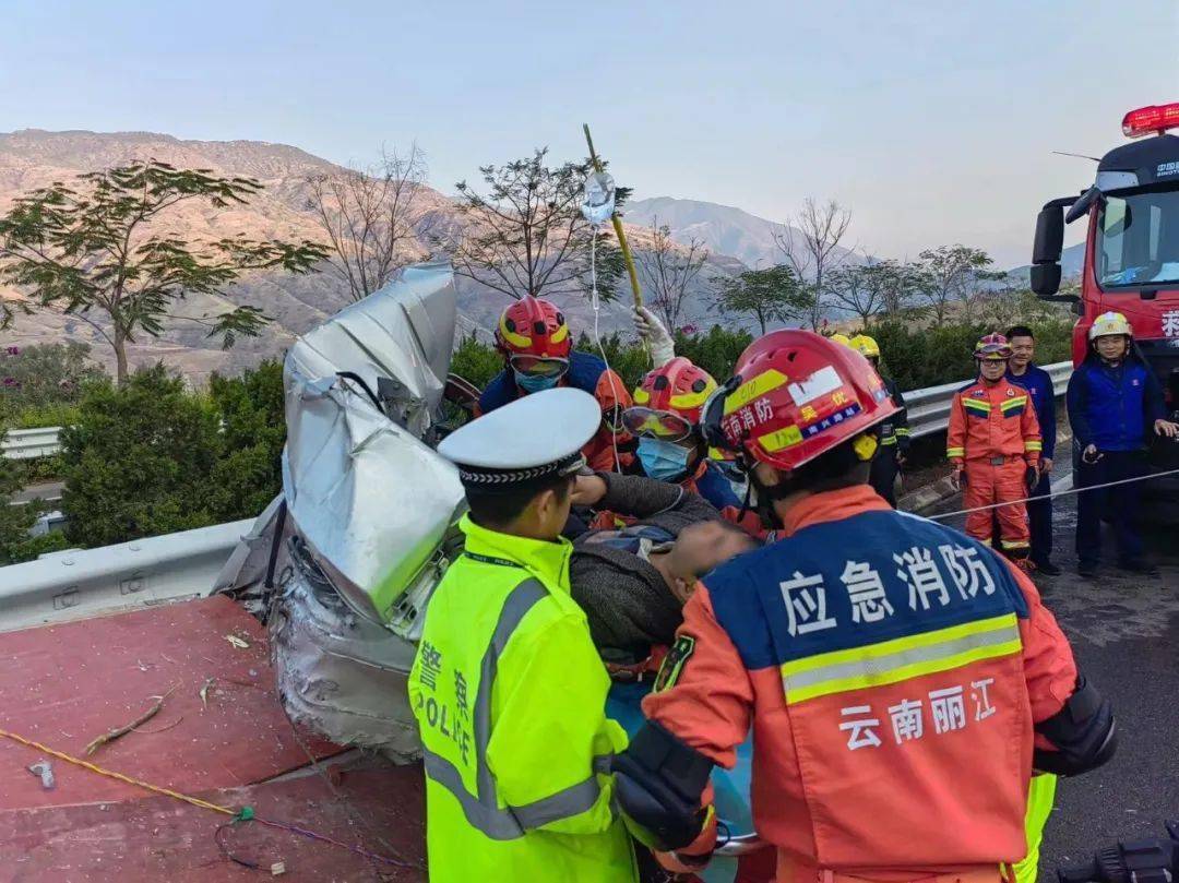 被压到落地玻璃窗前的紧急救援小说紧急救援，被压到落地玻璃窗前的生死瞬间