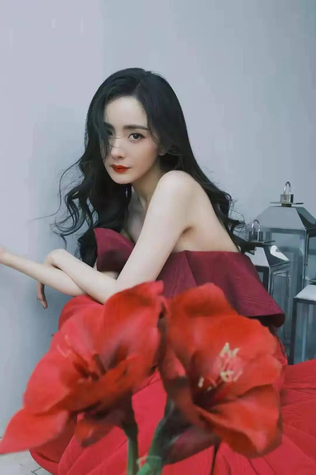 杨幂遭遇意外喷洒，一场突如其来的小插曲