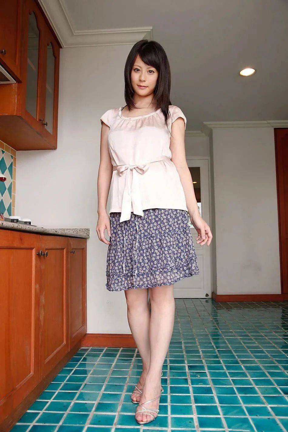 丰满人妻熟女色情A片丰满熟女魅力之探索——警惕色情内容的影响-第1张图片